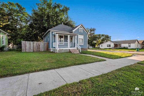 215 Pine St, Wamego, KS, 66547-1725 | Card Image