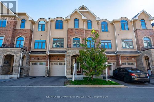 70 Borers Creek Cir, Waterdown, ON, L8B1W3 | Card Image