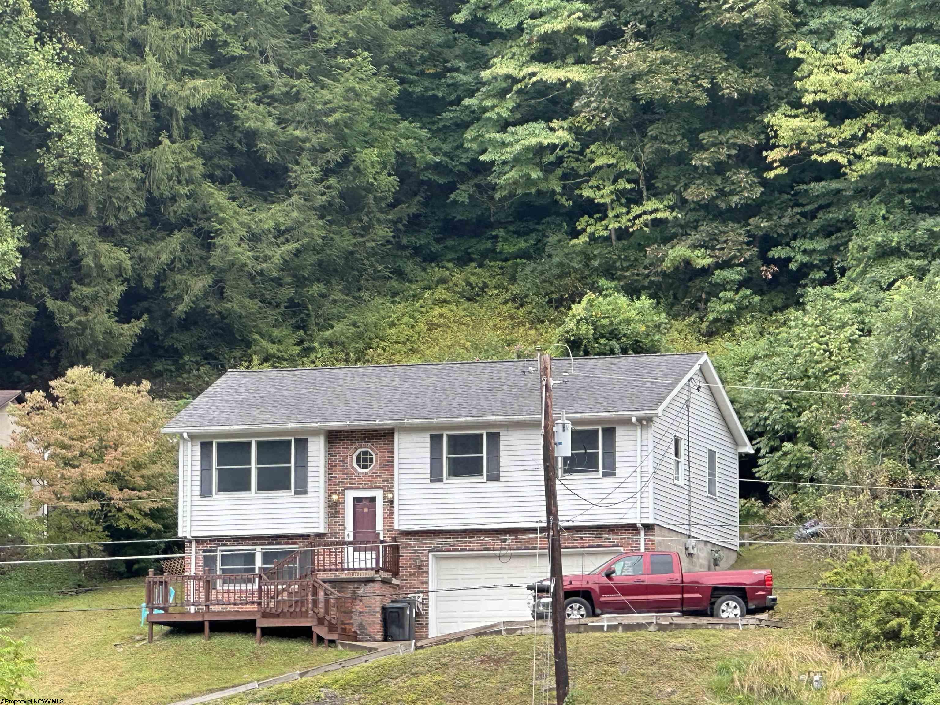 Lake Floyd Cir, Bristol, WV 26426