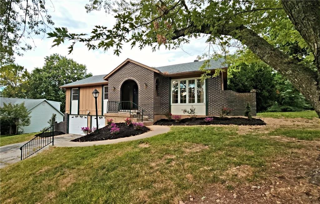 Grandview Dr, Warrensburg, MO 64093
