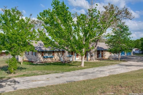 212 Kendall Oaks Dr, Boerne, TX, 78006-5911 | Card Image