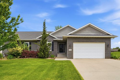 2726 Northview Ln, Cedar Falls, IA, 50613-1591 | Card Image