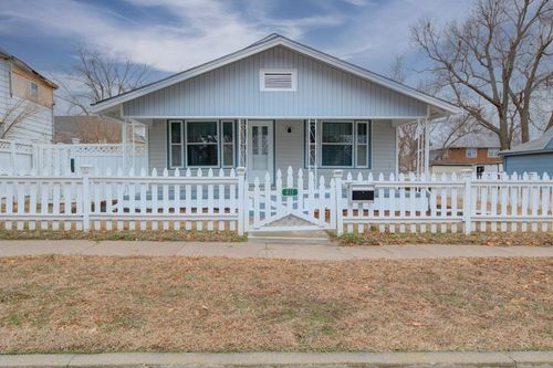 411 W Chestnut Ave, Arkansas City, KS, 67005-2538 | Card Image
