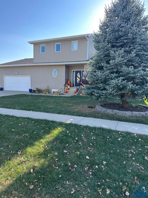 2025 Augusta Dr, Vermillion, SD, 57069-3426 | Card Image