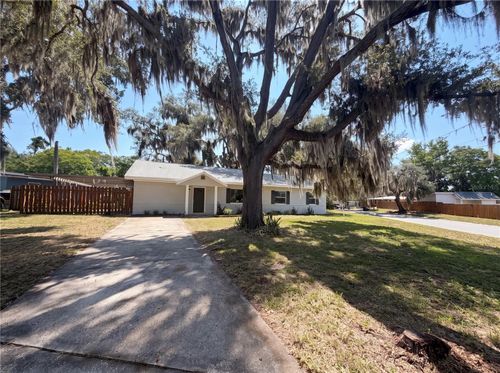 900 Oak Dr, LEESBURG, FL, 34748-4325 | Card Image