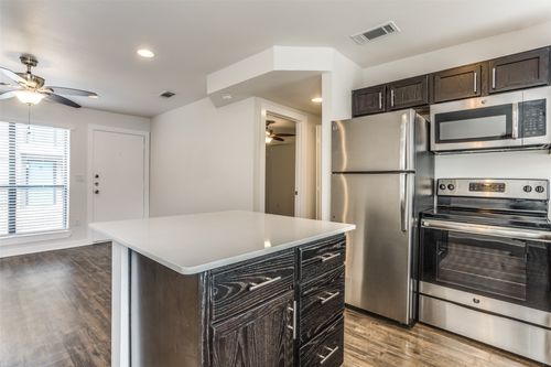 apt-104-2106 Bennett Ave, Dallas, TX, 75206-8596 | Card Image