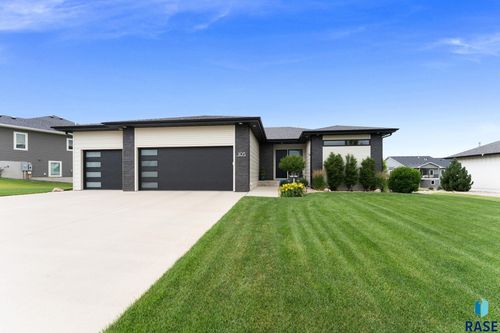 105 N Tumble Creek Cir, Sioux Falls, SD, 57110-6781 | Card Image