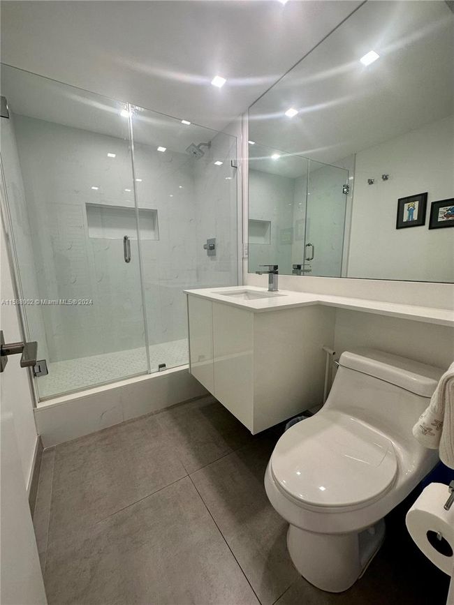 APT-401 - 575 Crandon Blvd, Condo with 2 bedrooms, 2 bathrooms and null parking in Key Biscayne FL | Image 10