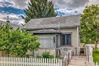 8019 24 St Se, House detached with 2 bedrooms, 1 bathrooms and 3 parking in Calgary AB | Image 1