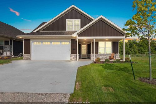 895 Black Swan Drive, MENASHA, WI, 54952 | Card Image