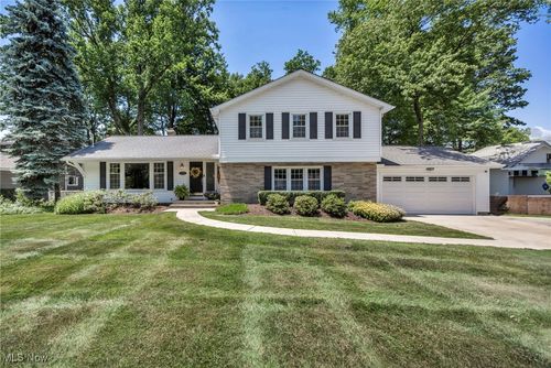 1058 Oakview Dr, Highland Heights, OH, 44143 | Card Image