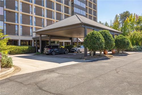 unit-802-1101 N Elm St, Greensboro, NC, 27401-1316 | Card Image