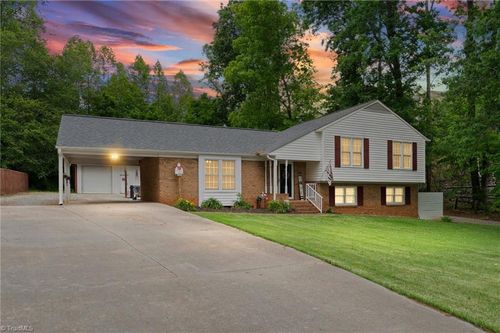201 Kingwood Rd, Reidsville, NC, 27320-8325 | Card Image