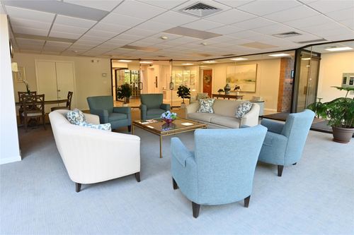 apt-211-800 Willis Ave, Albertson, NY, 11507-1936 | Card Image