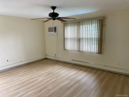 11 April Ln, Hicksville, NY, 11801-4411 | Card Image