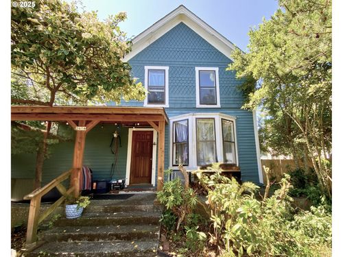 2416 Oregon Ave, Seaside, OR, 97138-7343 | Card Image