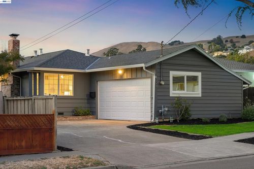 528 Fairway St, Hayward, CA, 94544-7456 | Card Image