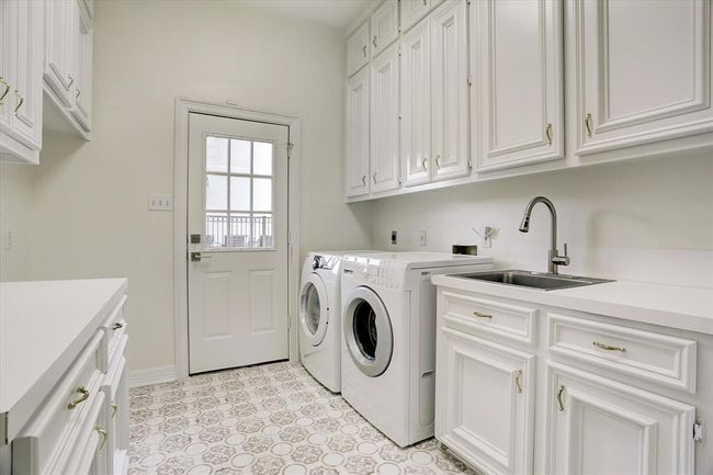 5411 Pine St, House other with 5 bedrooms, 5 bathrooms and 3 parking in Bellaire TX | Image 44