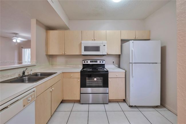 APT-1013 - 1103 Golden Lakes Blvd, Condo with 3 bedrooms, 2 bathrooms and null parking in West Palm Beach FL | Image 4