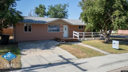 2835 Desmet Dr, Casper, WY, 82604-3049 | Card Image