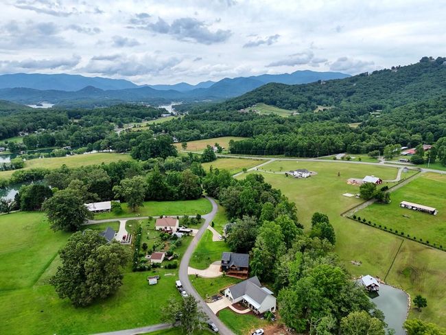 784 Sneaking Creek Dr, Home with 3 bedrooms, 4 bathrooms and null parking in Hayesville NC | Image 58