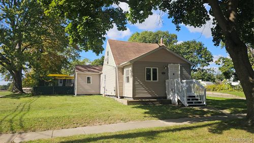 200 W Fauble St, Durand, MI, 48429-1657 | Card Image