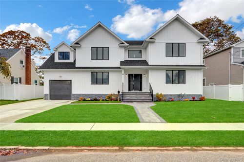 66 2nd Ave, Massapequa Park, NY, 11762-2819 | Card Image