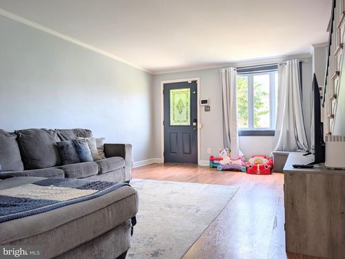 320 Spruce St, GLENOLDEN, PA, 19036-1021 | Card Image