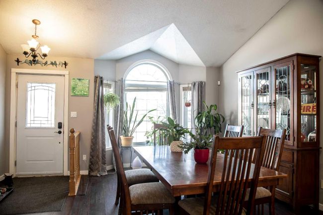 10404 106 Street, Home with 3 bedrooms, 2 bathrooms and 4 parking in High Level AB | Image 7