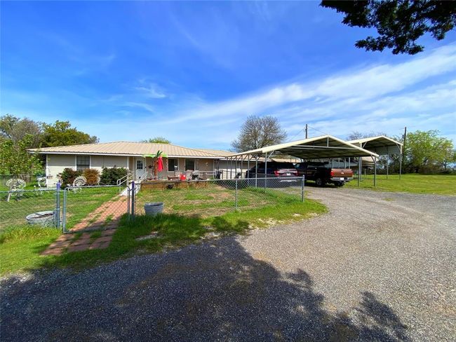 864 Highway 101, House other with 2 bedrooms, 1 bathrooms and null parking in Sunset TX | Image 1