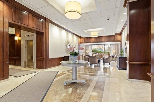 2j-9 Hawthorne Place, Boston, MA, 02114 | Card Image