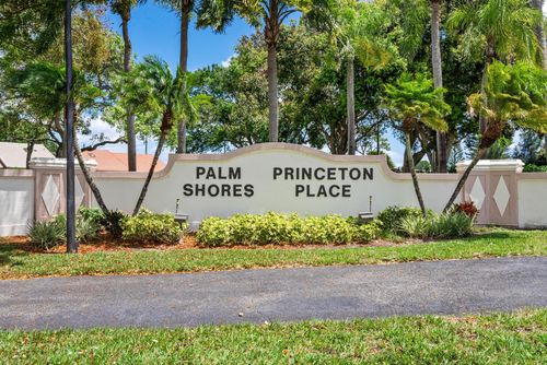 8521 Leeway Ln, Boynton Beach, FL, 33436-1555 | Card Image