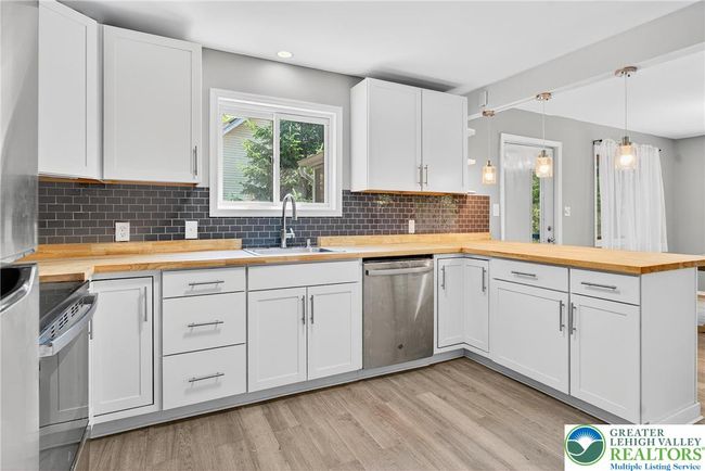 6471 Decker Rd, House other with 3 bedrooms, 2 bathrooms and null parking in Bushkill PA | Image 12
