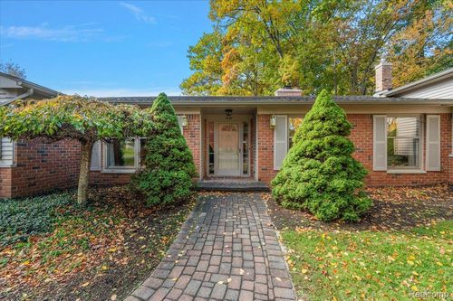 1932 Shore Hill Dr, Bloomfield Hills, MI, 48302-1254 | Card Image