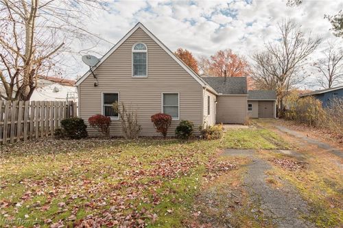 9855 Dupont Dr, Columbia Station, OH, 44028-9618 | Card Image