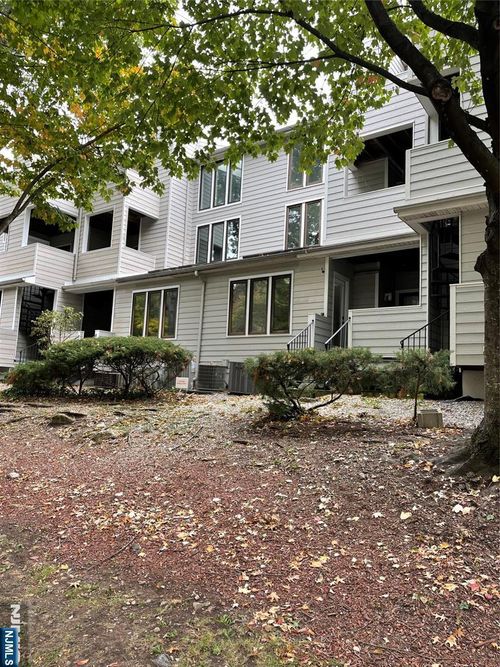 726 Mainsail Ln, Secaucus, NJ, 07094-2228 | Card Image