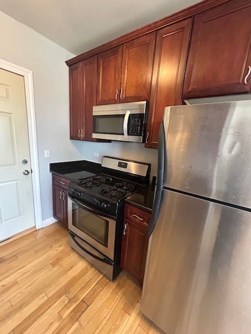 3-2900 Kolmar Ave, Chicago, IL, 60641-5205 | Card Image