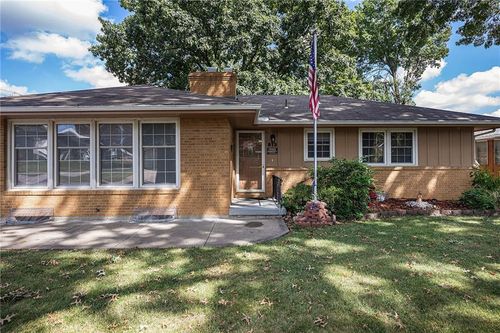 813 N Pawnee Ave, Independence, MO, 64056-1823 | Card Image