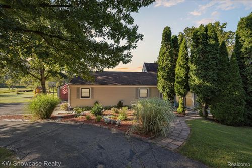 604 Gaffney, Highland, MI, 48356-2127 | Card Image