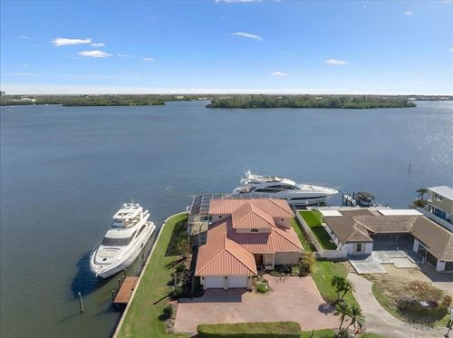 2 Seahorse Ln, Vero Beach, FL, 32960-5231 | Card Image