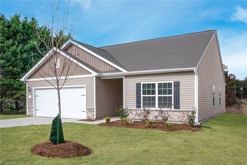 256 Macintosh Dr, King, NC, 27021-8846 | Card Image