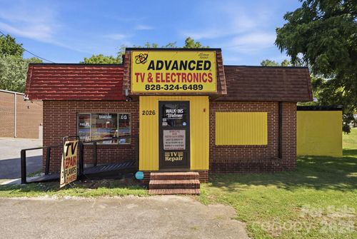 2026 12th Ave Ne, Hickory, NC, 28601-3181 | Card Image