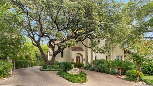 apt-2-205 Hubbard St, San Antonio, TX, 78209-5275 | Card Image