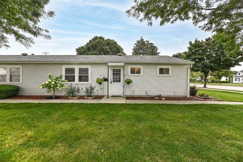 2084 W Howard Avenue, Milwaukee, WI, 53221 | Card Image