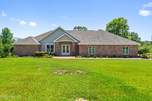 87 N Highlands Dr, Poplarville, MS, 39470-6449 | Card Image