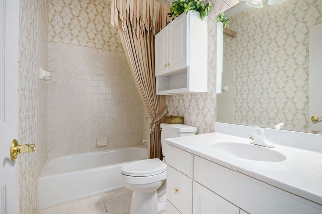 2040 Crystal Wood Trl, Condo with 3 bedrooms, 3 bathrooms and null parking in Flushing MI | Image 14