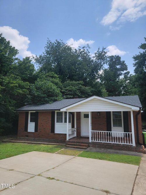 852 Newcombe Rd, Raleigh, NC, 27610-4725 | Card Image