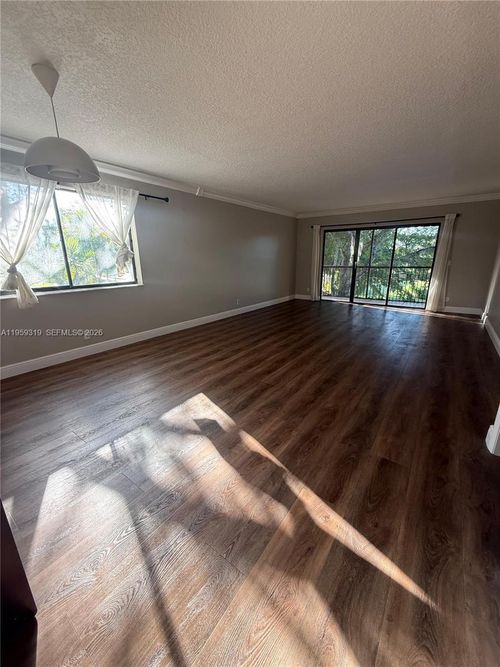 201-402 Lakeview Dr, Weston, FL, 33326-2406 | Card Image