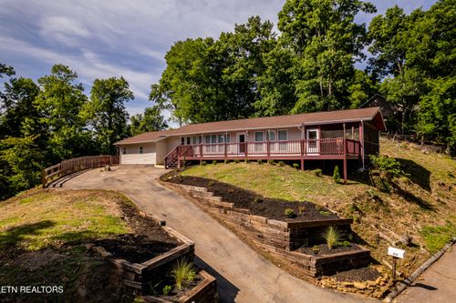 4431 Deer Run Dr, Louisville, TN, 37777-5224 | Card Image