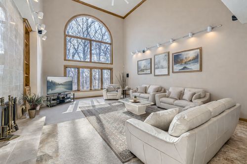 4 W Bay Ln, NORTH OAKS, MN, 55127-2601 | Card Image